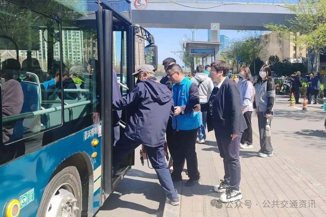 風(fēng)輕柳動(dòng)，濟(jì)南公交全力保障清明假期市民出行